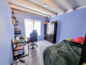 Casa Con Gran Terreno 4d/3b En Microbarrio. El Bosque