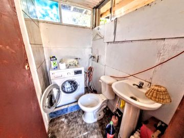 Casa Con Gran Terreno 4d/3b En Microbarrio. El Bosque