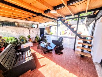 Casa Con Gran Terreno 4d/3b En Microbarrio. El Bosque