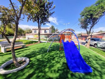 Casa Con Gran Terreno 4d/3b En Microbarrio. El Bosque