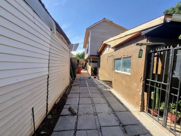 Casa Con Gran Terreno 4d/3b En Microbarrio. El Bosque