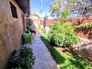 Casa Con Gran Terreno 4d/3b En Microbarrio. El Bosque