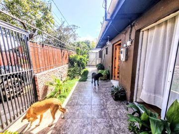 Casa Con Gran Terreno 4d/3b En Microbarrio. El Bosque