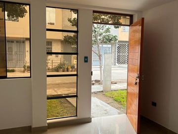 ENTREGA INMEDIATA CASA LOS GIRASOLES EN CARABAYLLO / PAPELES EN REGLA