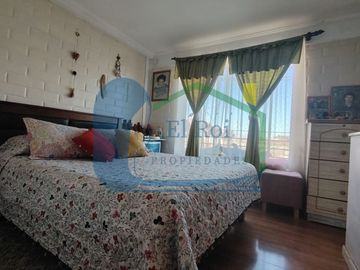 SE VENDE CASA DE DOS PISOS EN CONDOMINIO JARDINES DE BELLOTO