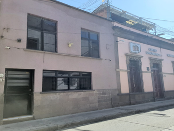 CASA EN VENTA A DOS CUADRAS DE PLAZA FUNDADORES