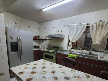 CASA EN VENTA A DOS CUADRAS DE PLAZA FUNDADORES
