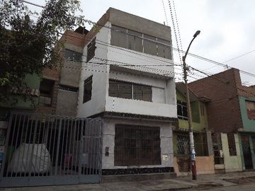 En Venta Casa de 2 pisos cerca  a parque- San Juan de Lurigancho