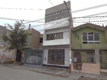 En Venta Casa de 2 pisos cerca  a parque- San Juan de Lurigancho
