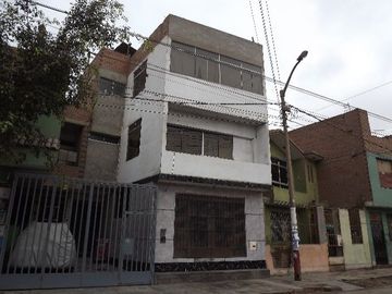 En Venta Casa de 2 pisos cerca  a parque- San Juan de Lurigancho