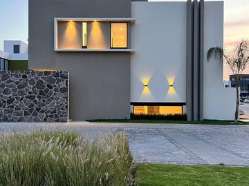 CASA EN VENTA EN HACIENDA CARLOTA, CORREGIDORA, QRO.