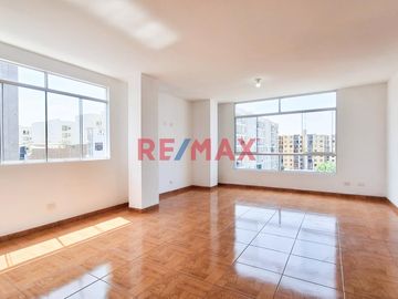 ¡Venta De Amplio Departamento En Villa El Contador Surco!