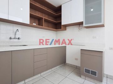 ¡Venta De Amplio Departamento En Villa El Contador Surco!