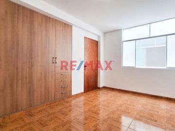 ¡Venta De Amplio Departamento En Villa El Contador Surco!