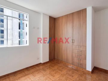 ¡Venta De Amplio Departamento En Villa El Contador Surco!