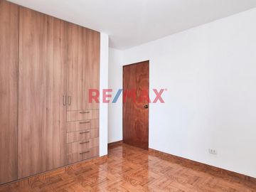 ¡Venta De Amplio Departamento En Villa El Contador Surco!