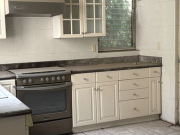 casa 1 piso Miravalle para remodelar totalmente