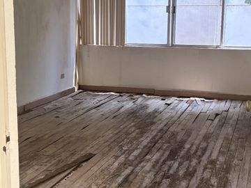 casa 1 piso Miravalle para remodelar totalmente