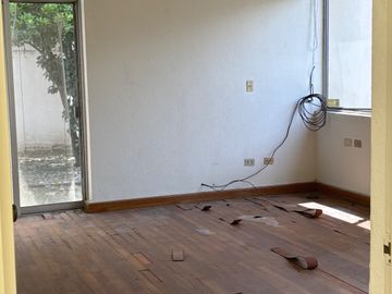 casa 1 piso Miravalle para remodelar totalmente