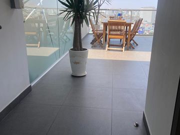 ALQUILO DEPTO DOS HABITACIONES CON COCHERA PISO 15
