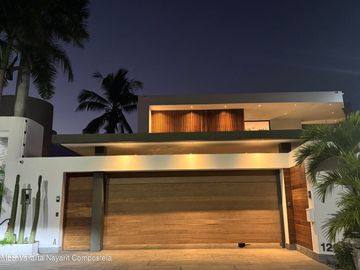 Villa de lujo a la venta en Los Canales de Nuevo Vallarta