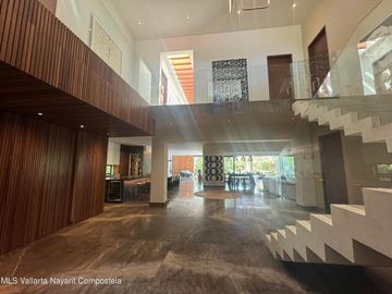Villa de lujo a la venta en Los Canales de Nuevo Vallarta
