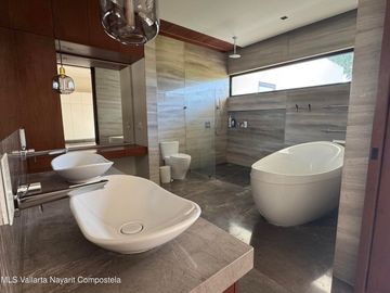 Villa de lujo a la venta en Los Canales de Nuevo Vallarta