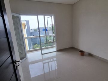 Rumah Minimalis 4.5 x 15 Green Ville dekat Tanjung Duren Jakbar