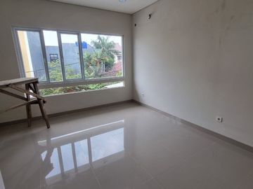 Rumah Minimalis 4.5 x 15 Green Ville dekat Tanjung Duren Jakbar