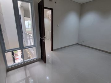 Rumah Minimalis 4.5 x 15 Green Ville dekat Tanjung Duren Jakbar