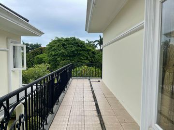 Disewakan Rumah Fontainebleau Golf Residence BSD City Tangerang Selatan Luas Mewah Bagus Nyaman Siap Huni