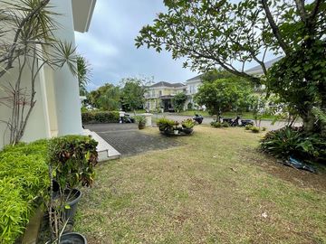 Disewakan Rumah Fontainebleau Golf Residence BSD City Tangerang Selatan Luas Mewah Bagus Nyaman Siap Huni