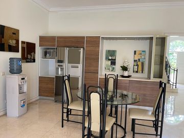 Disewakan Rumah Fontainebleau Golf Residence BSD City Tangerang Selatan Luas Mewah Bagus Nyaman Siap Huni
