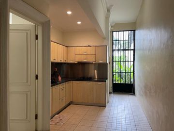Disewakan Rumah Fontainebleau Golf Residence BSD City Tangerang Selatan Luas Mewah Bagus Nyaman Siap Huni