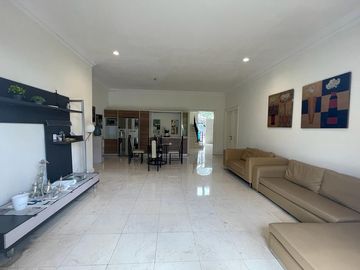 Disewakan Rumah Fontainebleau Golf Residence BSD City Tangerang Selatan Luas Mewah Bagus Nyaman Siap Huni