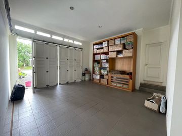Disewakan Rumah Fontainebleau Golf Residence BSD City Tangerang Selatan Luas Mewah Bagus Nyaman Siap Huni