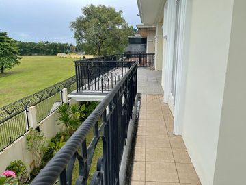 Disewakan Rumah Fontainebleau Golf Residence BSD City Tangerang Selatan Luas Mewah Bagus Nyaman Siap Huni