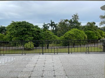 Disewakan Rumah Fontainebleau Golf Residence BSD City Tangerang Selatan Luas Mewah Bagus Nyaman Siap Huni