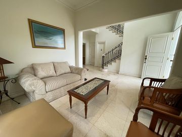 Disewakan Rumah Fontainebleau Golf Residence BSD City Tangerang Selatan Luas Mewah Bagus Nyaman Siap Huni