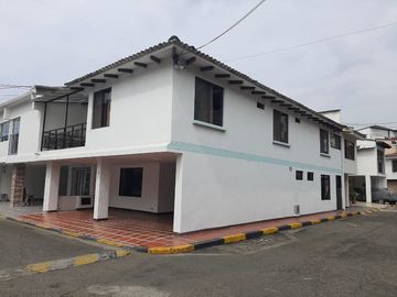 CASA AMPLIA MELENDEZ