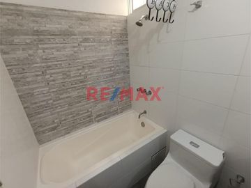 Venta De Departamento Con Estacionamiento En Cond.Laguna Del Chipe // ID: 1135552