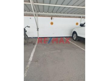 Venta De Departamento Con Estacionamiento En Cond.Laguna Del Chipe // ID: 1135552