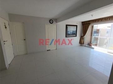 Venta De Departamento Con Estacionamiento En Cond.Laguna Del Chipe // ID: 1135552