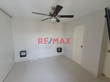 Venta De Departamento Con Estacionamiento En Cond.Laguna Del Chipe // ID: 1135552
