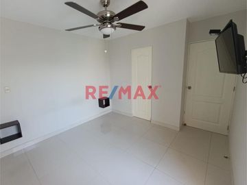 Venta De Departamento Con Estacionamiento En Cond.Laguna Del Chipe // ID: 1135552
