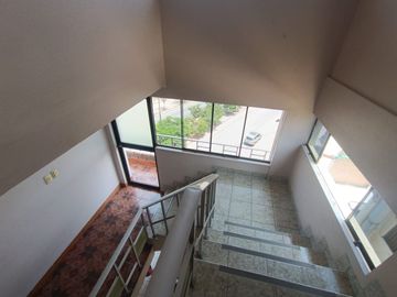 Se Alquila Edificio Ideal Para Negocio U Oficinas
