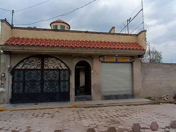 Casa en venta, 3 niveles, jardín en excelente estado de conservación, cerca de Apizaco Tlaxcala.