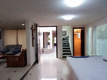 Casa en venta, 3 niveles, jardín en excelente estado de conservación, cerca de Apizaco Tlaxcala.