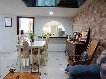 Casa en venta, 3 niveles, jardín en excelente estado de conservación, cerca de Apizaco Tlaxcala.