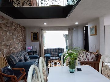 Casa en venta, 3 niveles, jardín en excelente estado de conservación, cerca de Apizaco Tlaxcala.